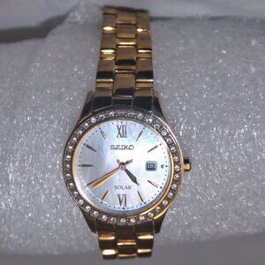 $599 Seiko Solar Mother of Pearl Dial Crystal Bezel Gold Stainless Steel Watch